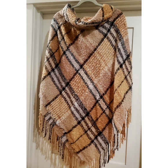Plaid Fringed Shawl Cape Poncho NWT - Picture 3 of 7
